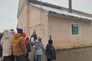 #Безопасноедетство2025 Обильные снегопады и потепление вызывают образование сосулек и сход снега с крыш зданий.